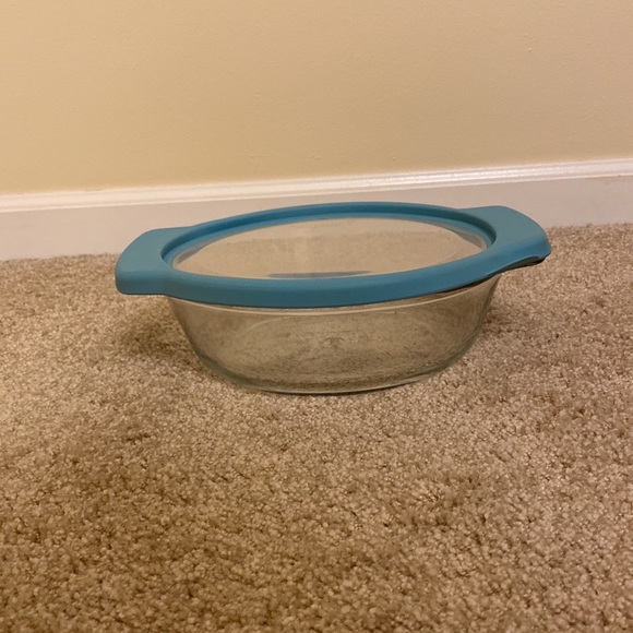 Anchor Hocking - Light Blue Round Glass Food Storage Container With Lid & Case - Picture 6 of 7